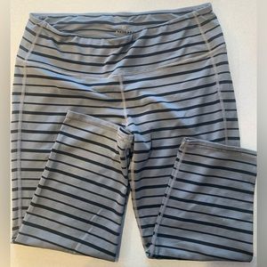 Athleta chaturanga capri leggings